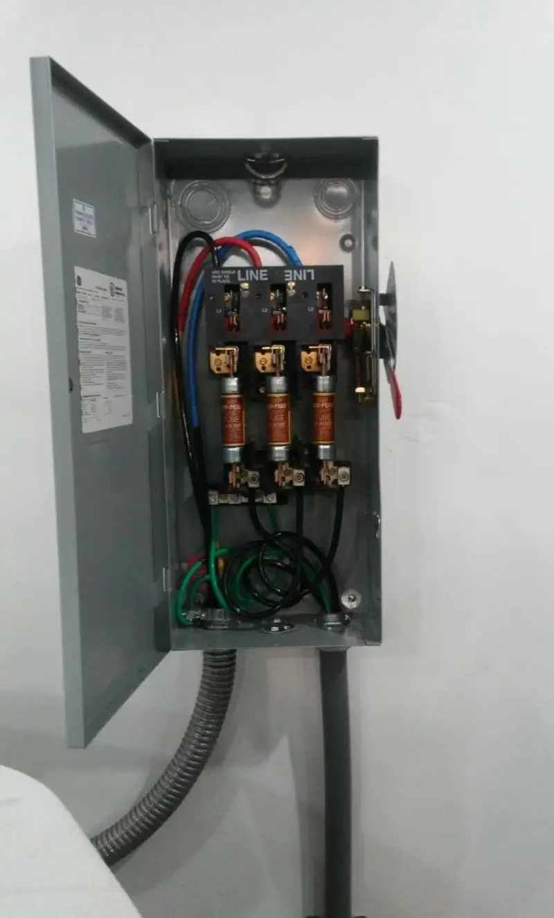 Three-phase disconnect switch installed for Electrical Wiring & Rewiring in Center